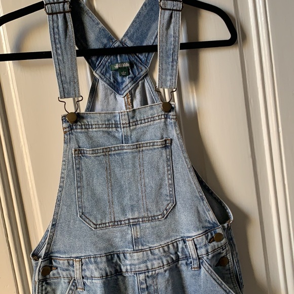 Distressed overalls - Picture 2 of 4